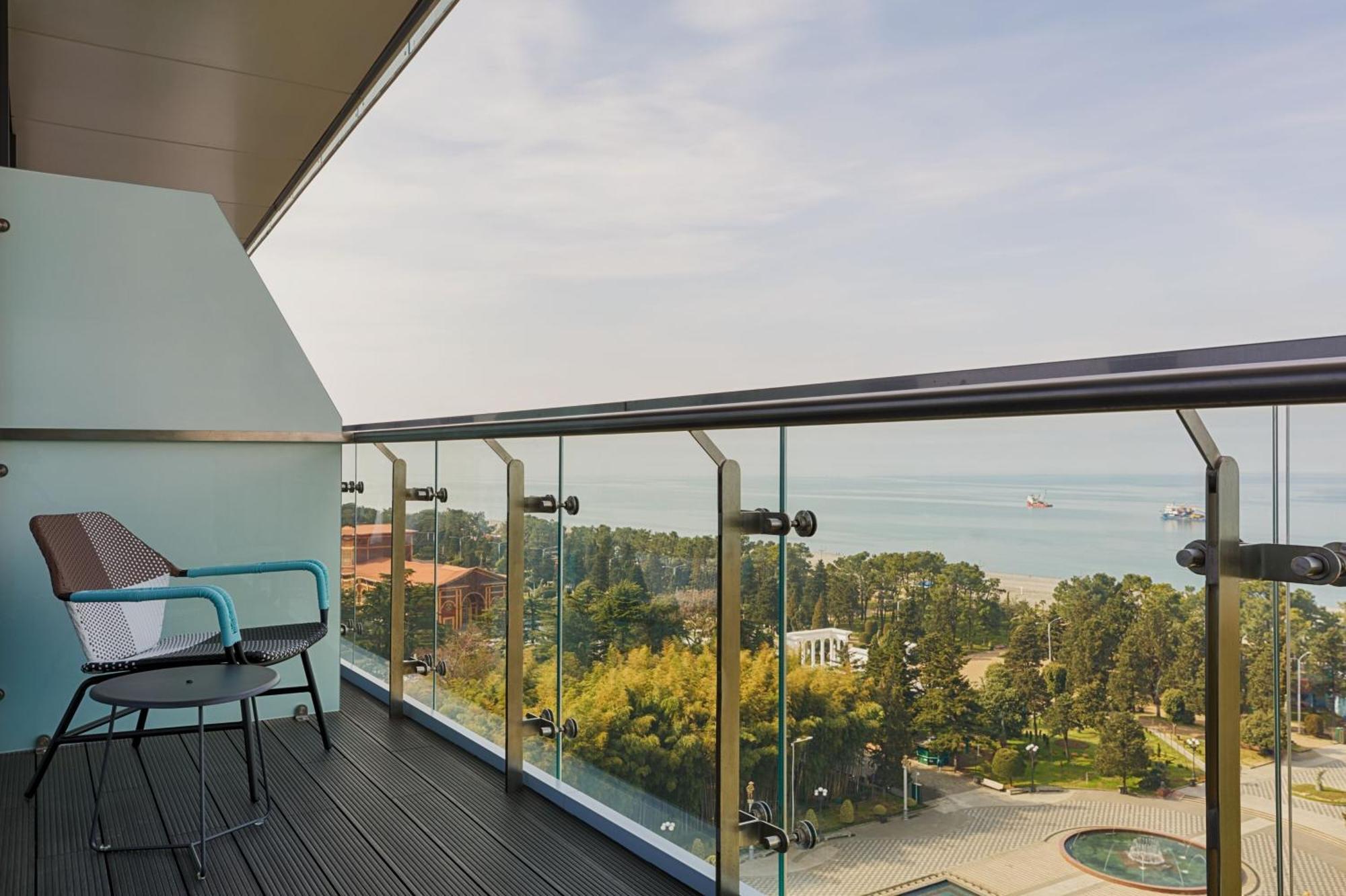 Le Meridien Batoemi Buitenkant foto