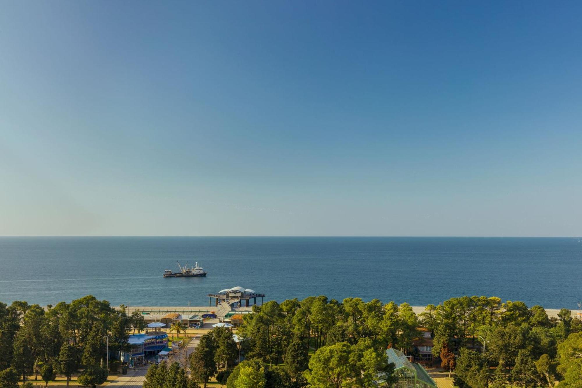 Le Meridien Batoemi Buitenkant foto